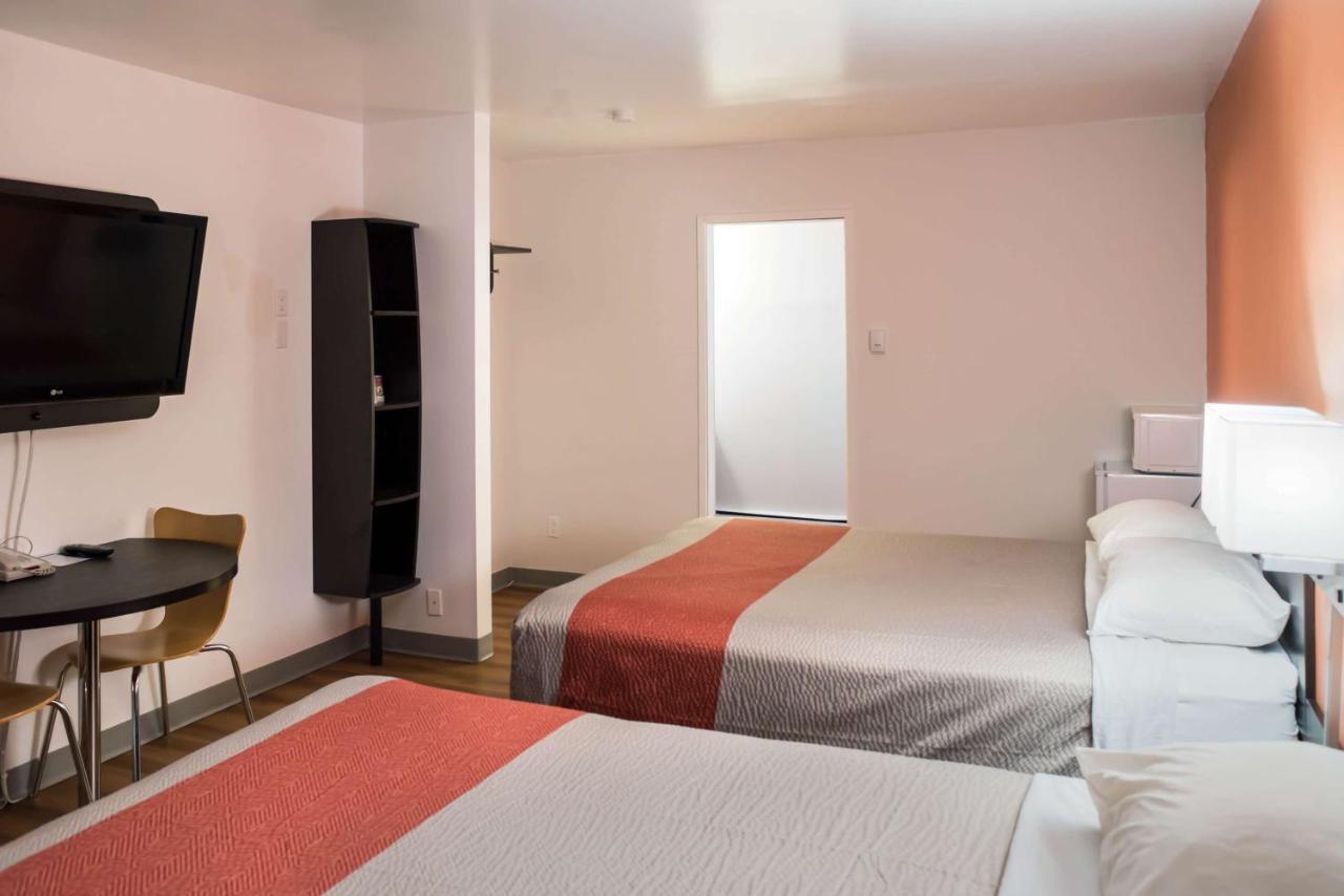 Motel 6-Fort St. John, Bc Экстерьер фото
